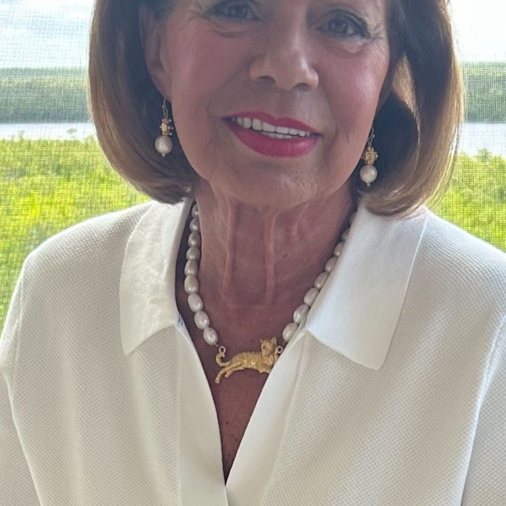 - Gold cross earrings - Picture 5 of 5